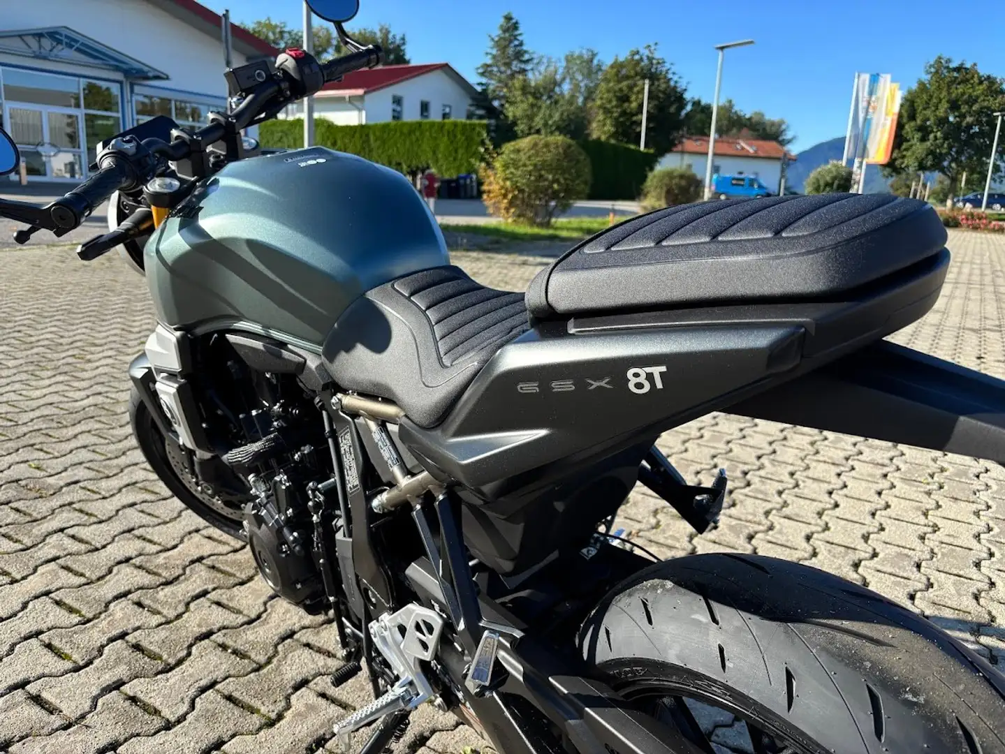 Suzuki GSX 8S GSX-8T Naked Grau - 2