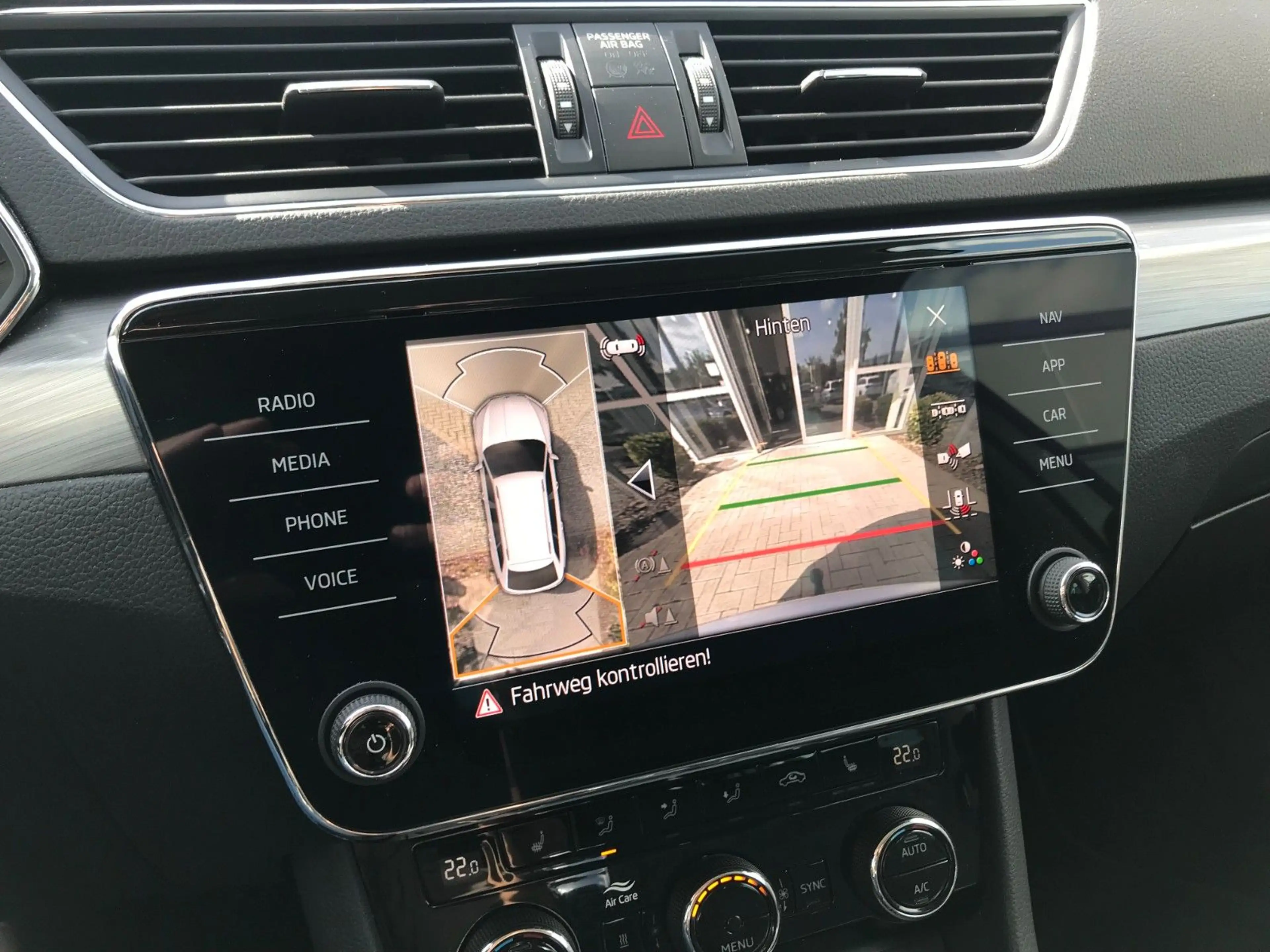 Skoda Superb 2.0 TDI Combi Style DSG 360° VC AHK Stand — photo 11