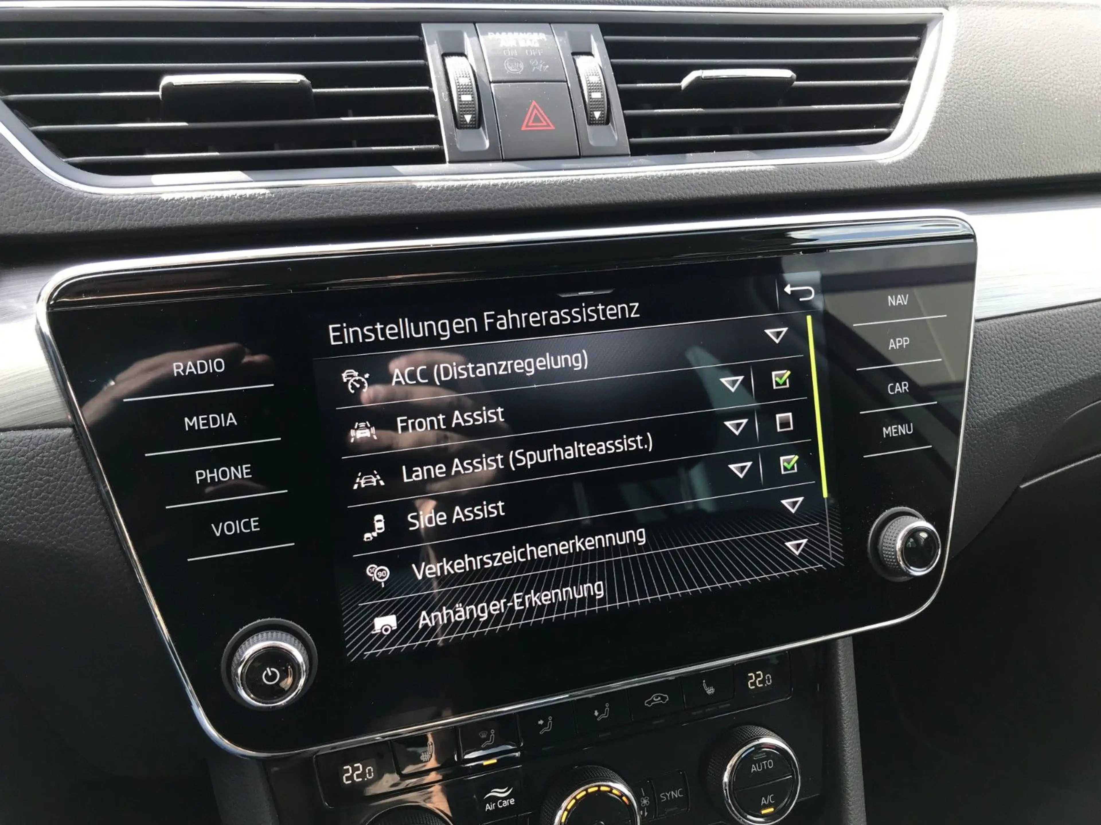 Skoda Superb 2.0 TDI Combi Style DSG 360° VC AHK Stand — photo 14