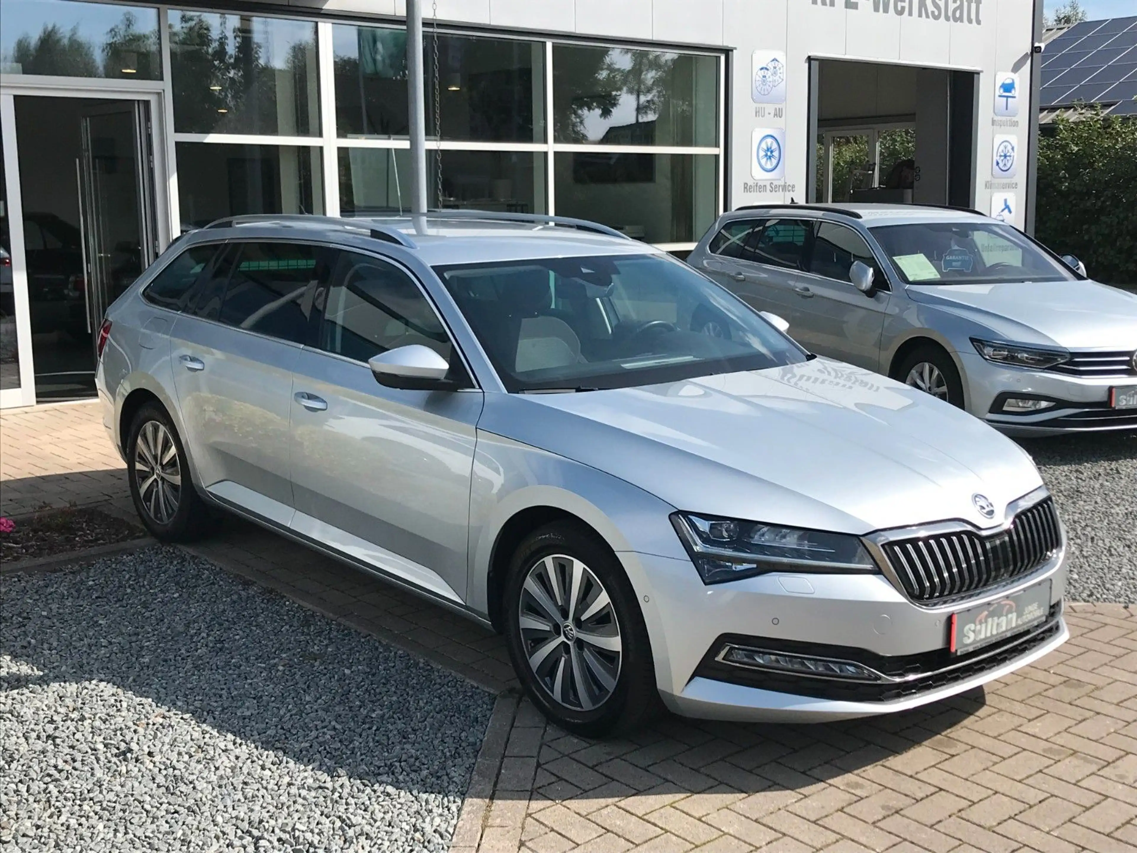 Skoda Superb 2.0 TDI Combi Style DSG 360° VC AHK Stand — photo 4