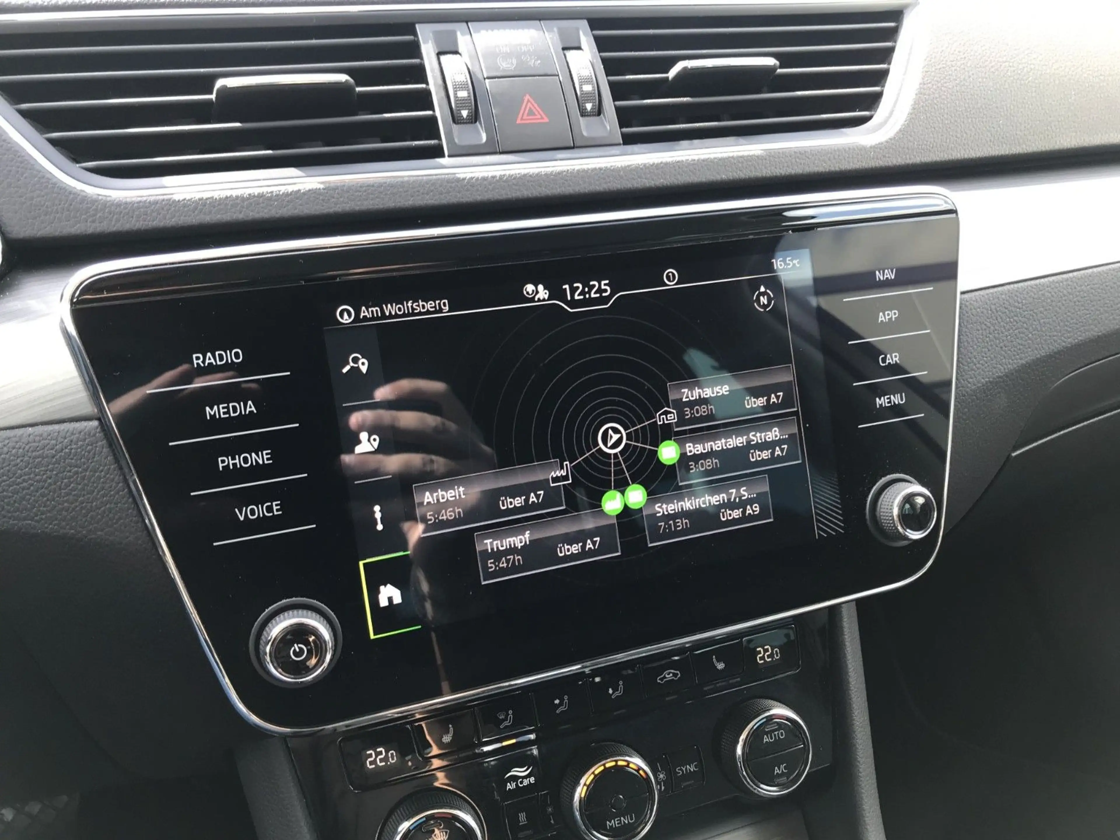 Skoda Superb 2.0 TDI Combi Style DSG 360° VC AHK Stand — photo 12