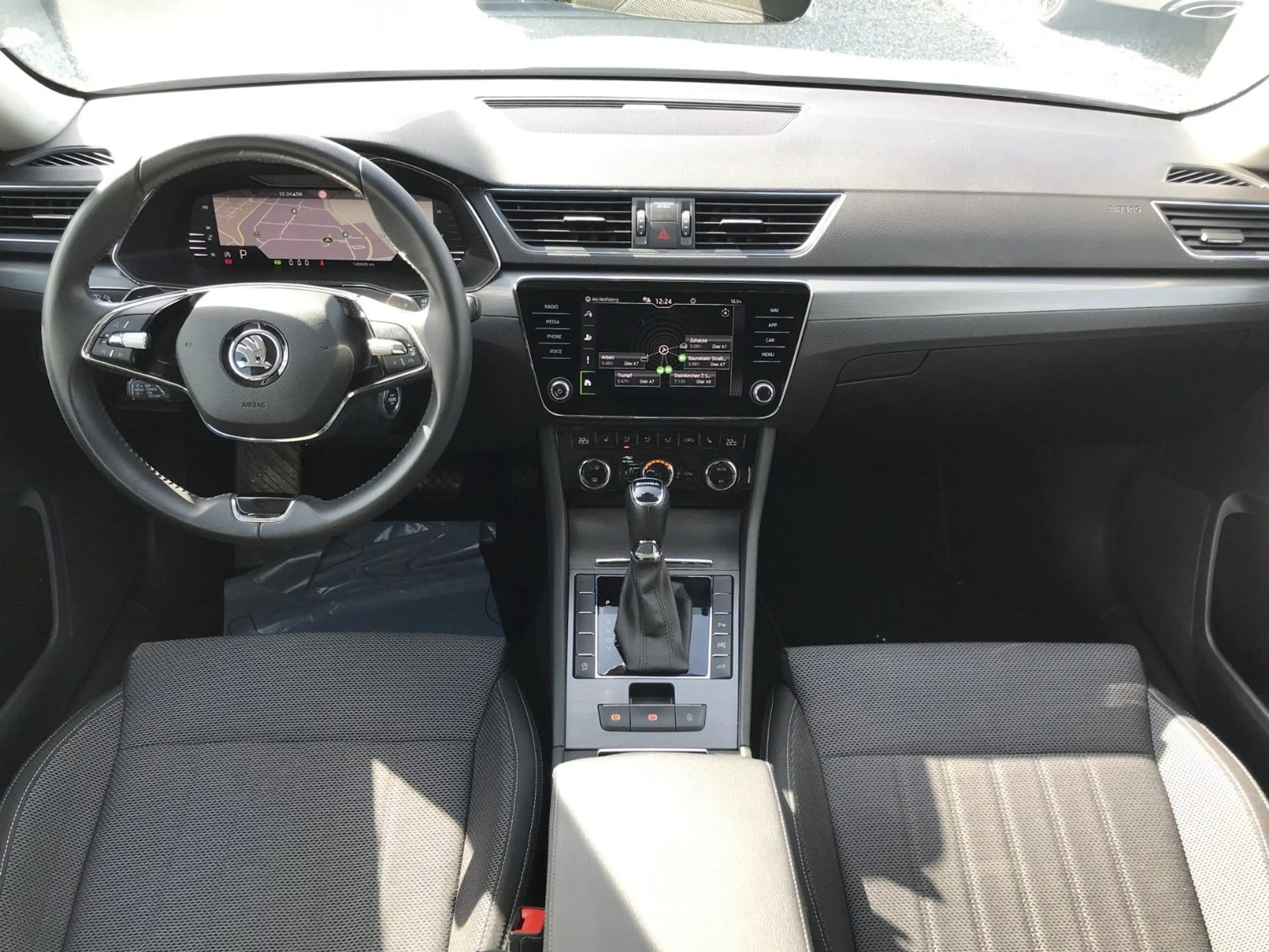 Skoda Superb 2.0 TDI Combi Style DSG 360° VC AHK Stand — photo 3