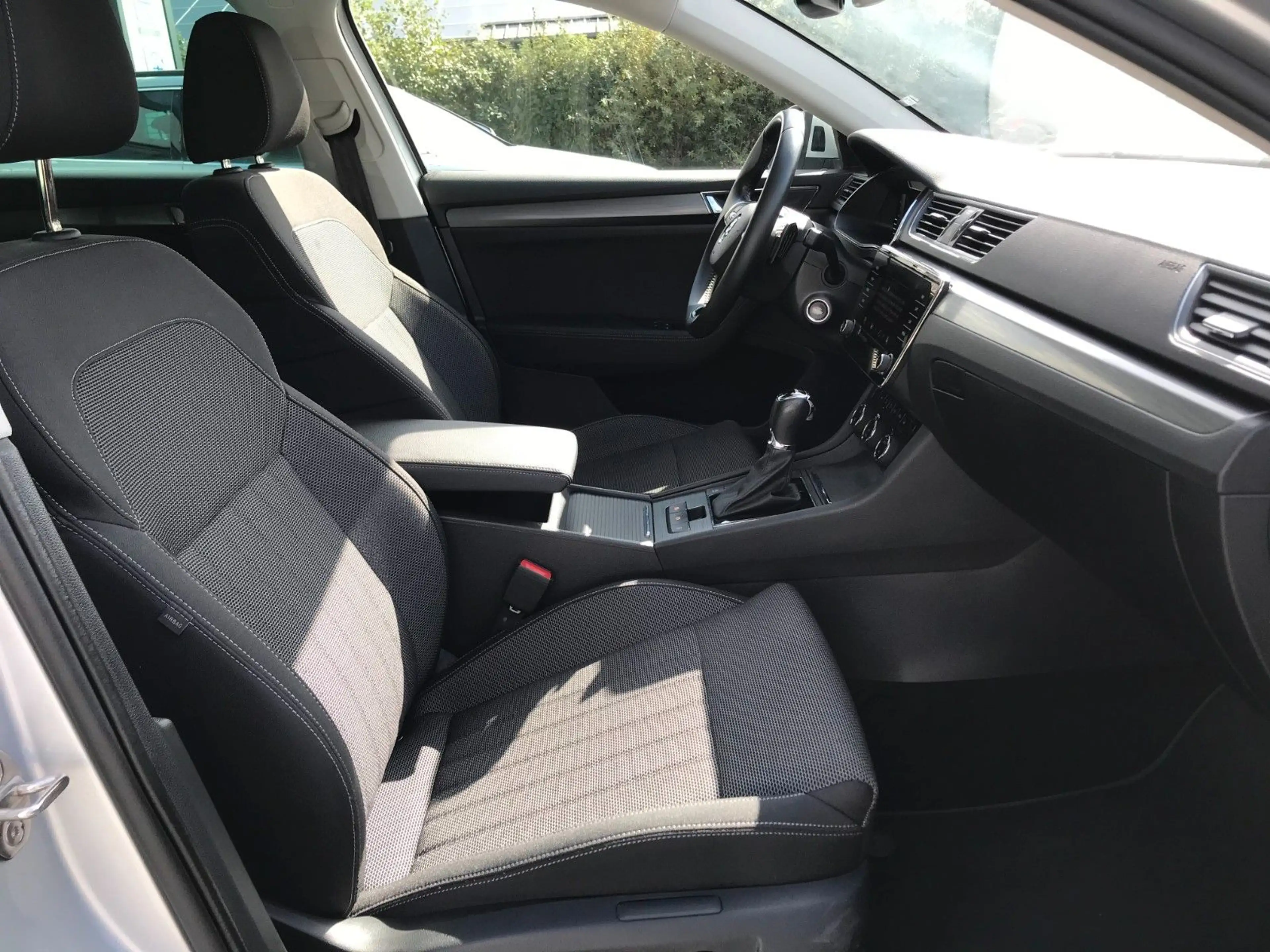 Skoda Superb 2.0 TDI Combi Style DSG 360° VC AHK Stand — photo 7