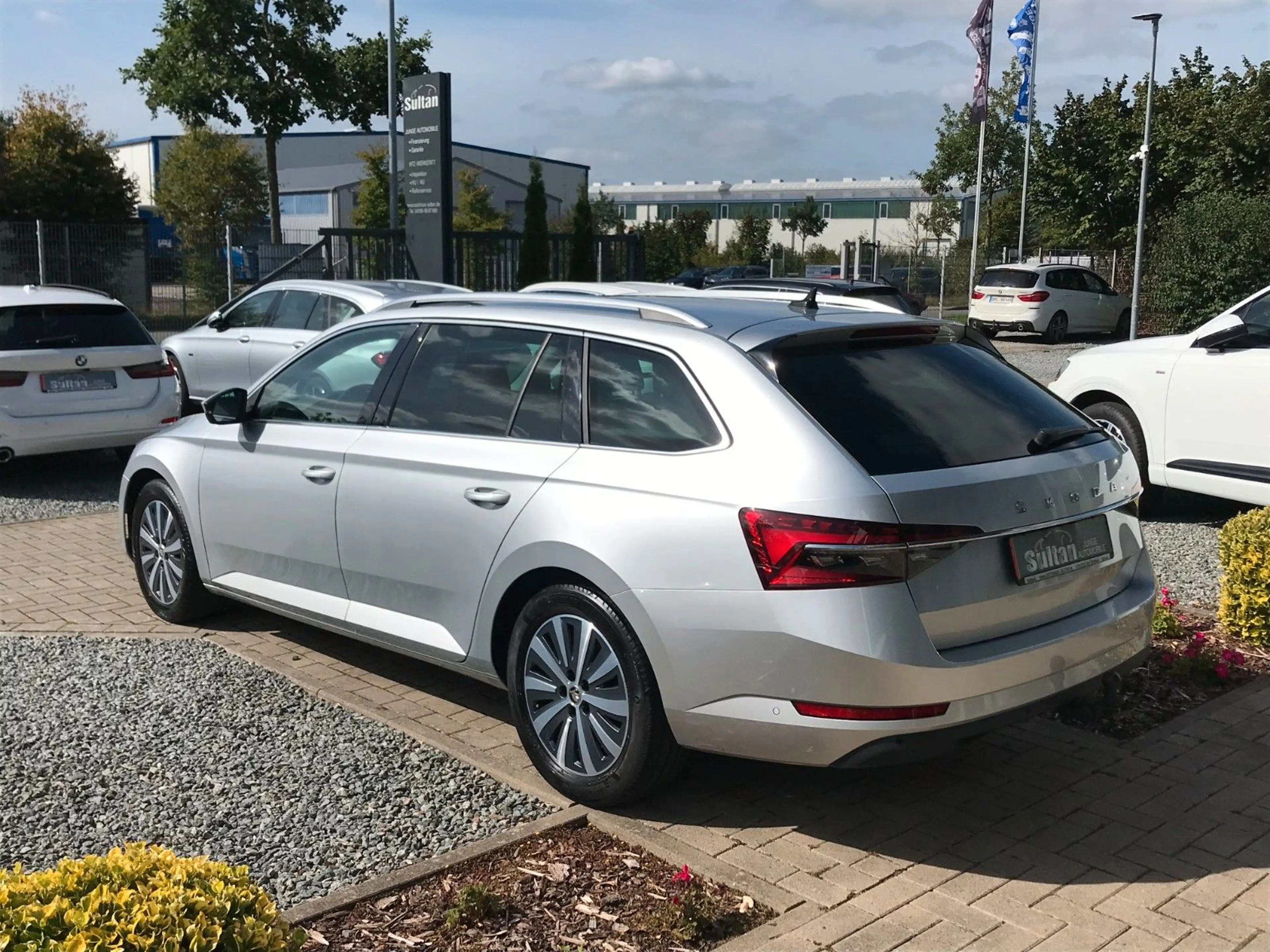 Skoda Superb 2.0 TDI Combi Style DSG 360° VC AHK Stand — photo 2