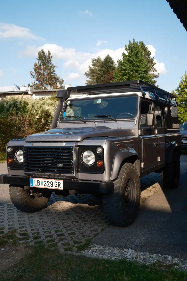 Land Rover Defender 110" Station Wagon E 2,4 TD - 1