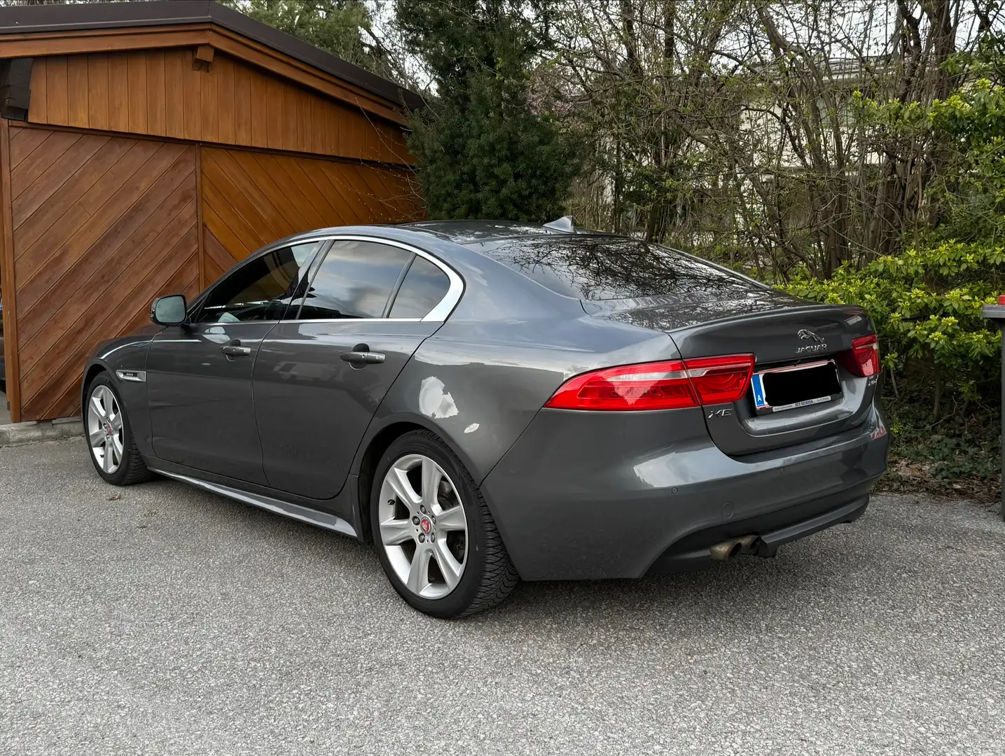 Jaguar XE XE 20d R-Sport Aut. - Pickerl Neu 05/27 Grau - 2