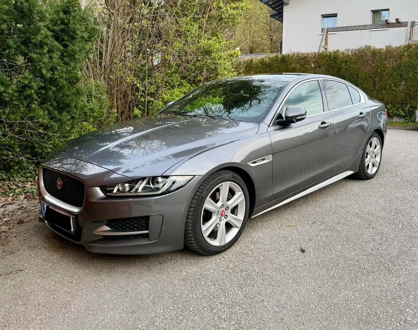 Jaguar XE XE 20d R-Sport Aut. - Pickerl Neu 05/27 Grau - 1
