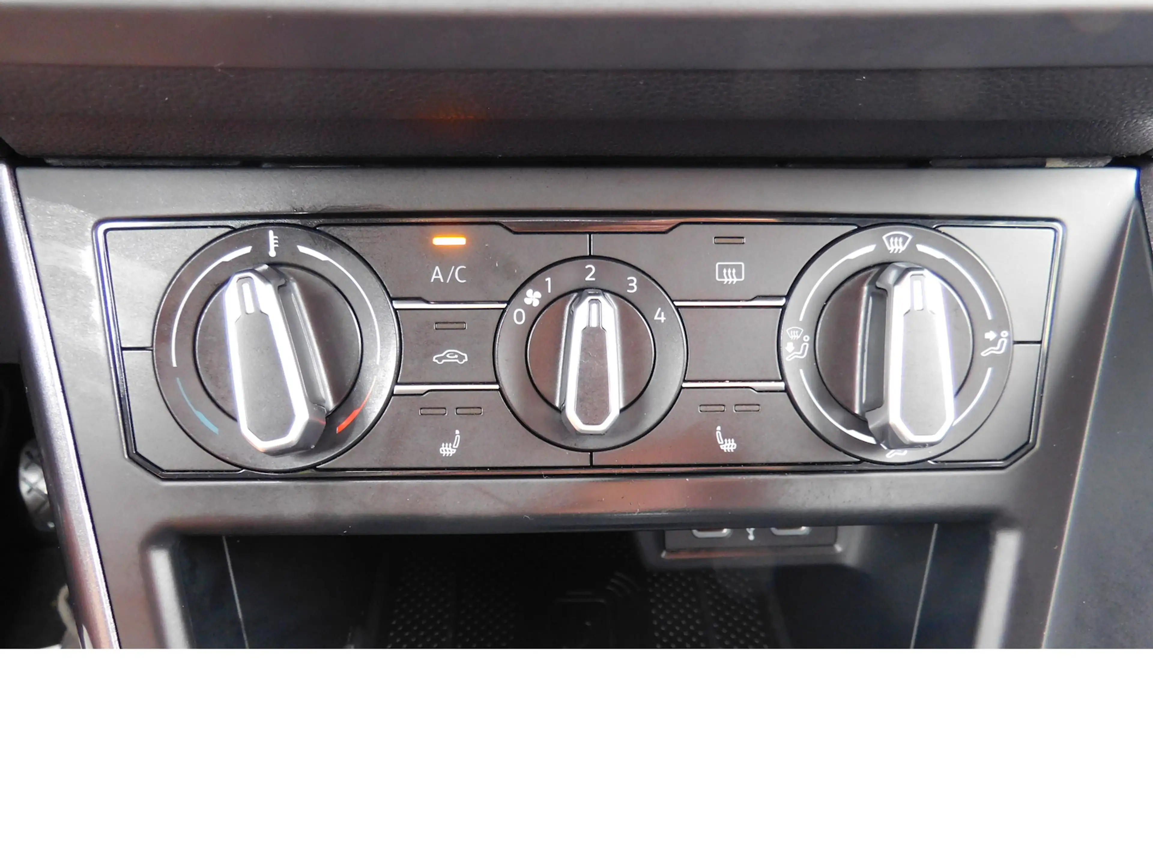 Volkswagen Taigo 1.0 TSI BMT Klima Radio Navi Klima Alu — photo 7
