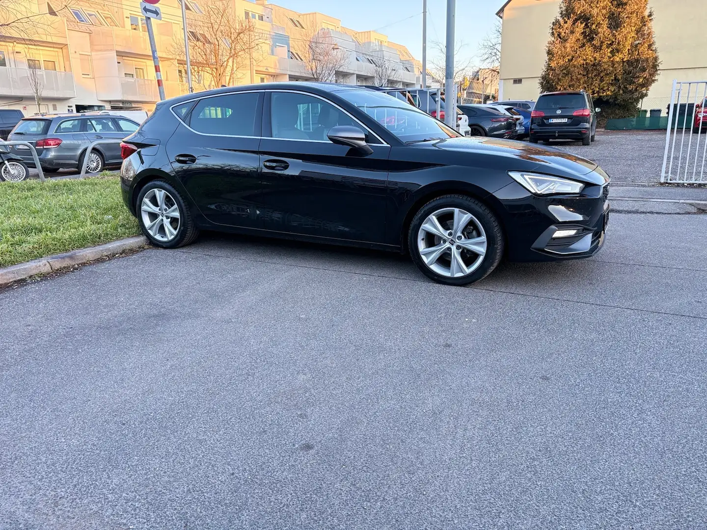 SEAT Leon 2.0 TDI FR DSG*ACC*Voll-LED*NAVI*PDC* Schwarz - 1