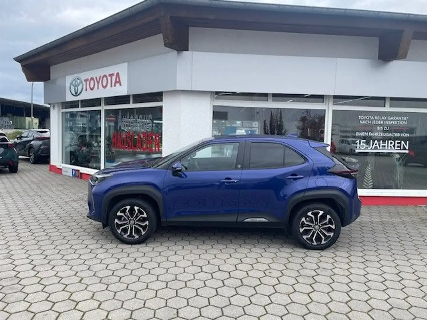 Toyota Yaris Cross Hybrid FWD Team Deutschland Bleu - 2