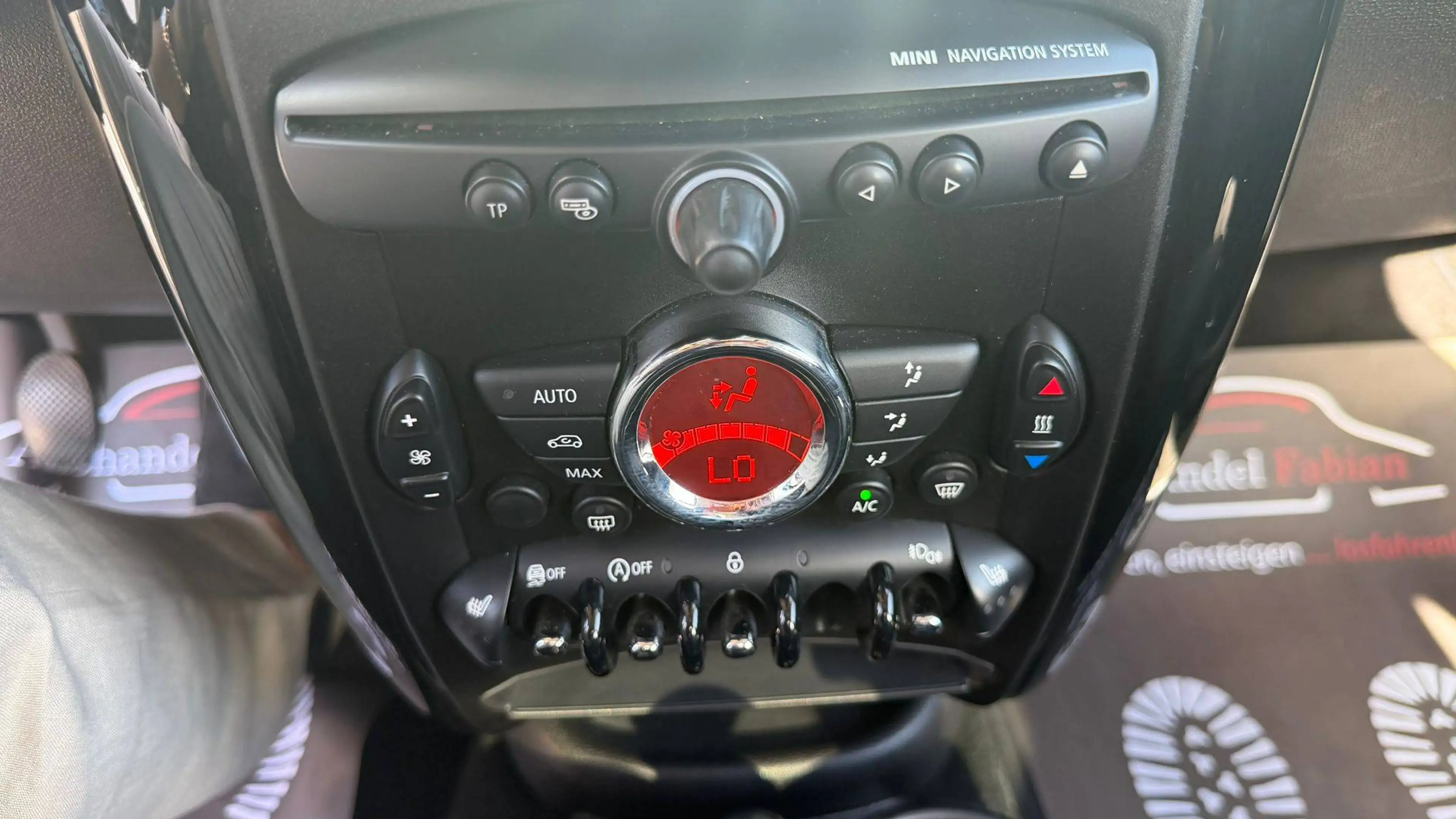 MINI Cooper D Countryman 111PS mit Parkhilfe Navi Tempomat Sitzheizung — photo 12