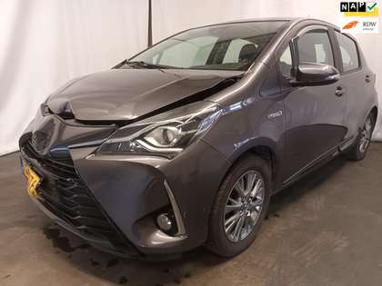 Toyota Yaris 1.5 Hybrid Design - Frontschade