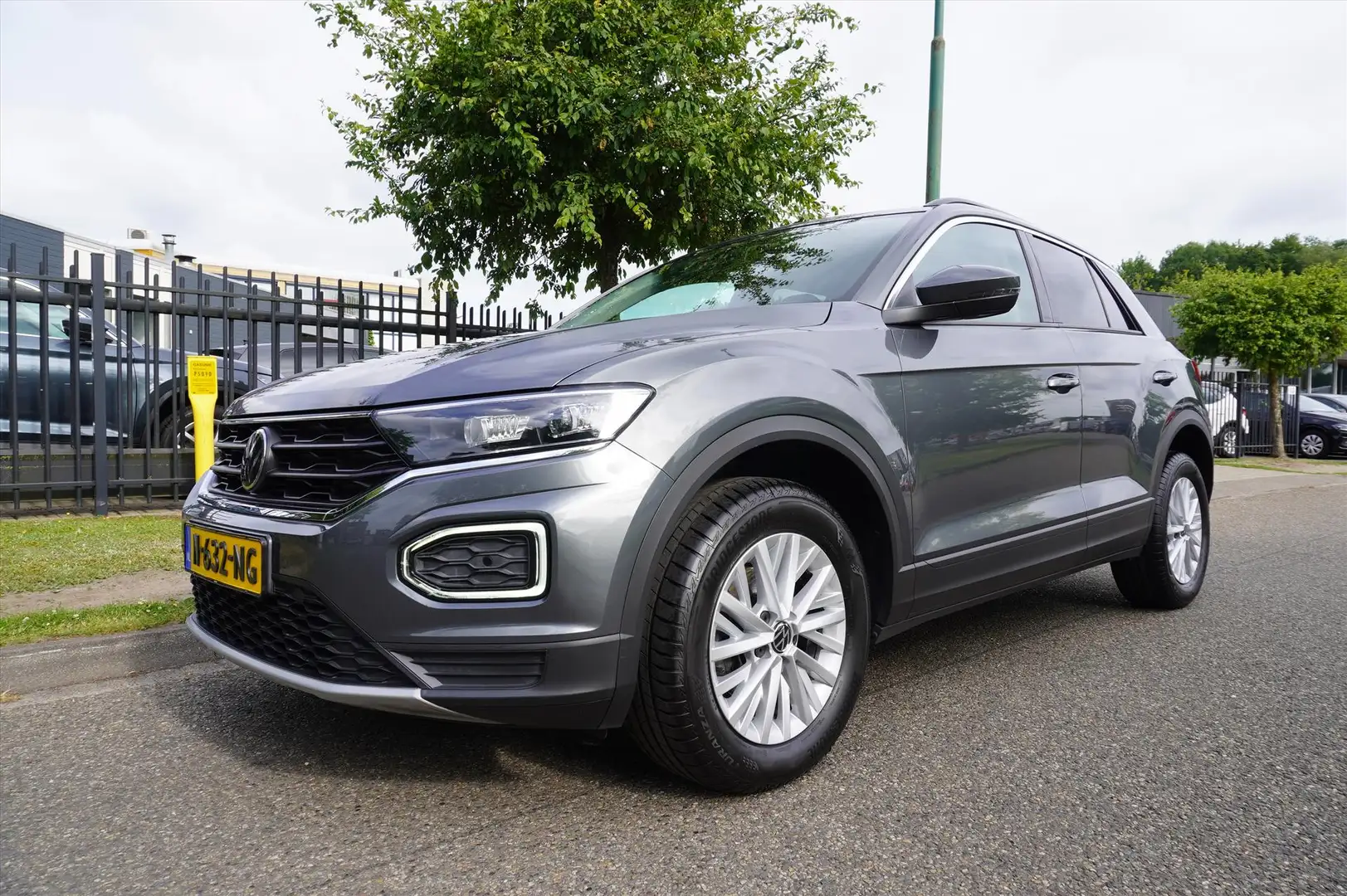 Volkswagen T-Roc 1.0 TSI 115pk Style Business Clima Multi media Xen Gris - 1