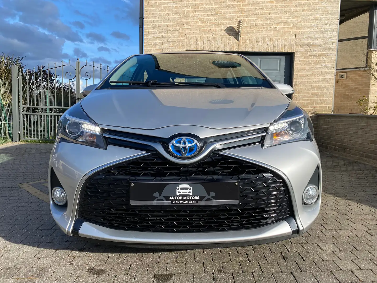 Toyota Yaris Hybride *Carnet d’entretien*Garantie*key-less Grijs - 2