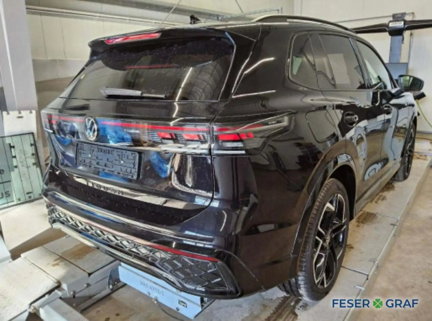 Volkswagen Tiguan R-Line 2,0 l TDI DSG/LED/Area View/Sitz.-Lenkradhz Schwarz - 2