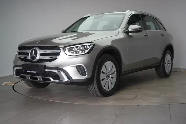 Mercedes-Benz GLC view 3