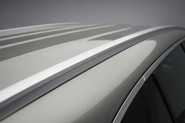 Mercedes-Benz GLC view 14