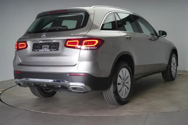 Mercedes-Benz GLC view 4