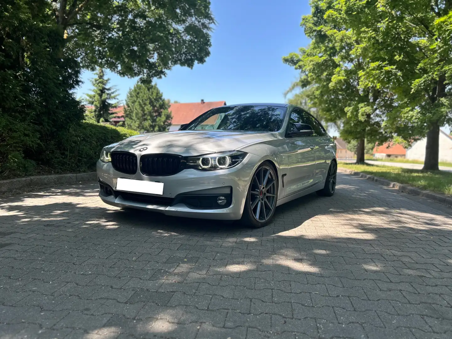 BMW 318 318d GT LCI - 1