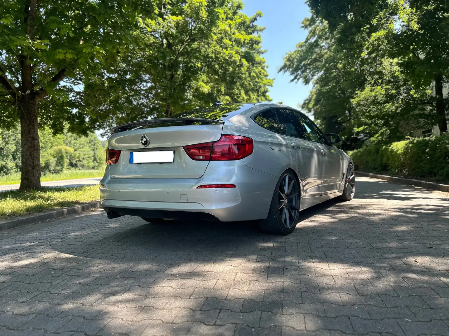 BMW 318 318d GT LCI - 2