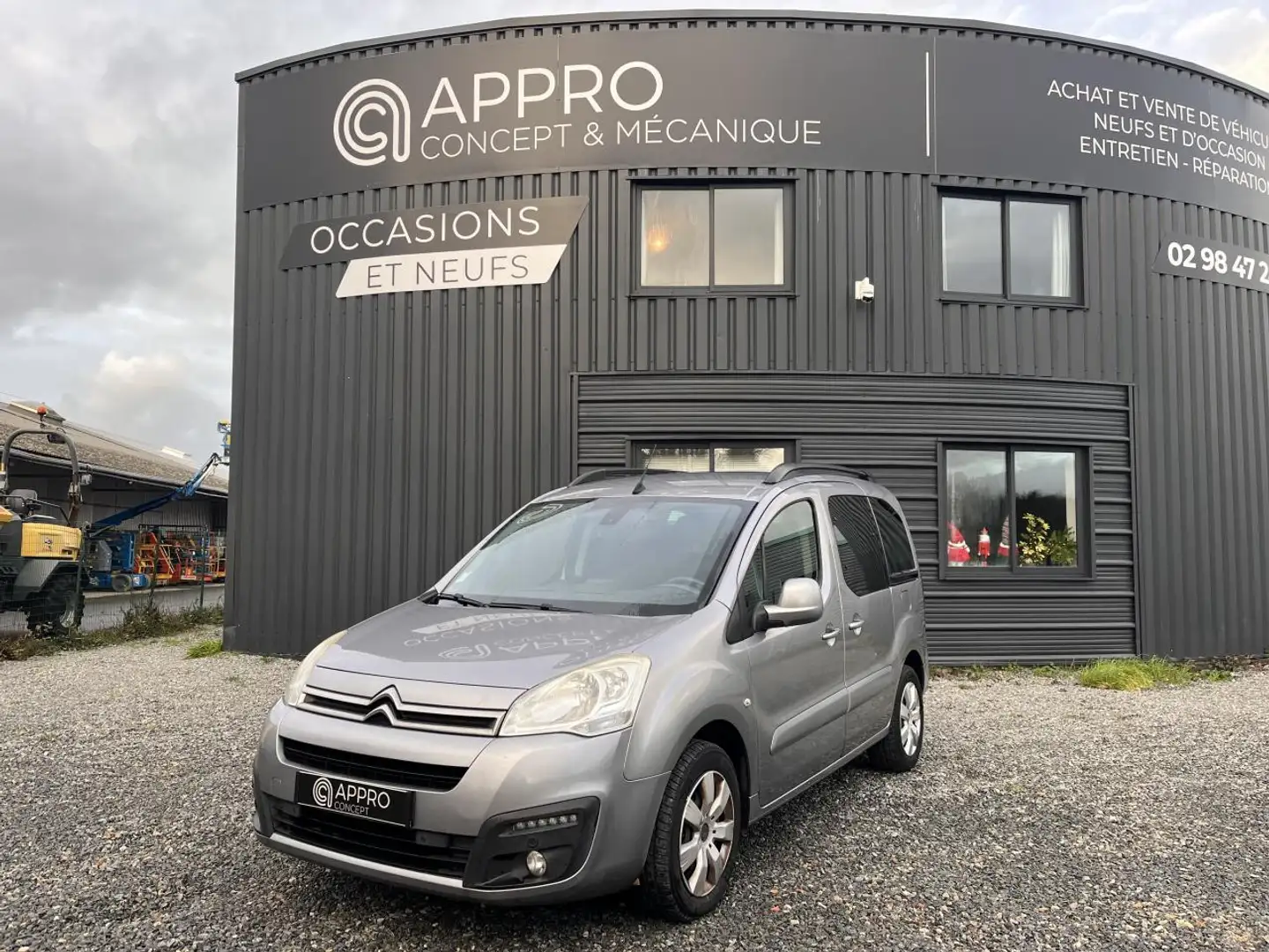 Citroen Berlingo Berlingo 1.6 BlueHDi S\u0026S - 100 7pl Shine Gris - 1