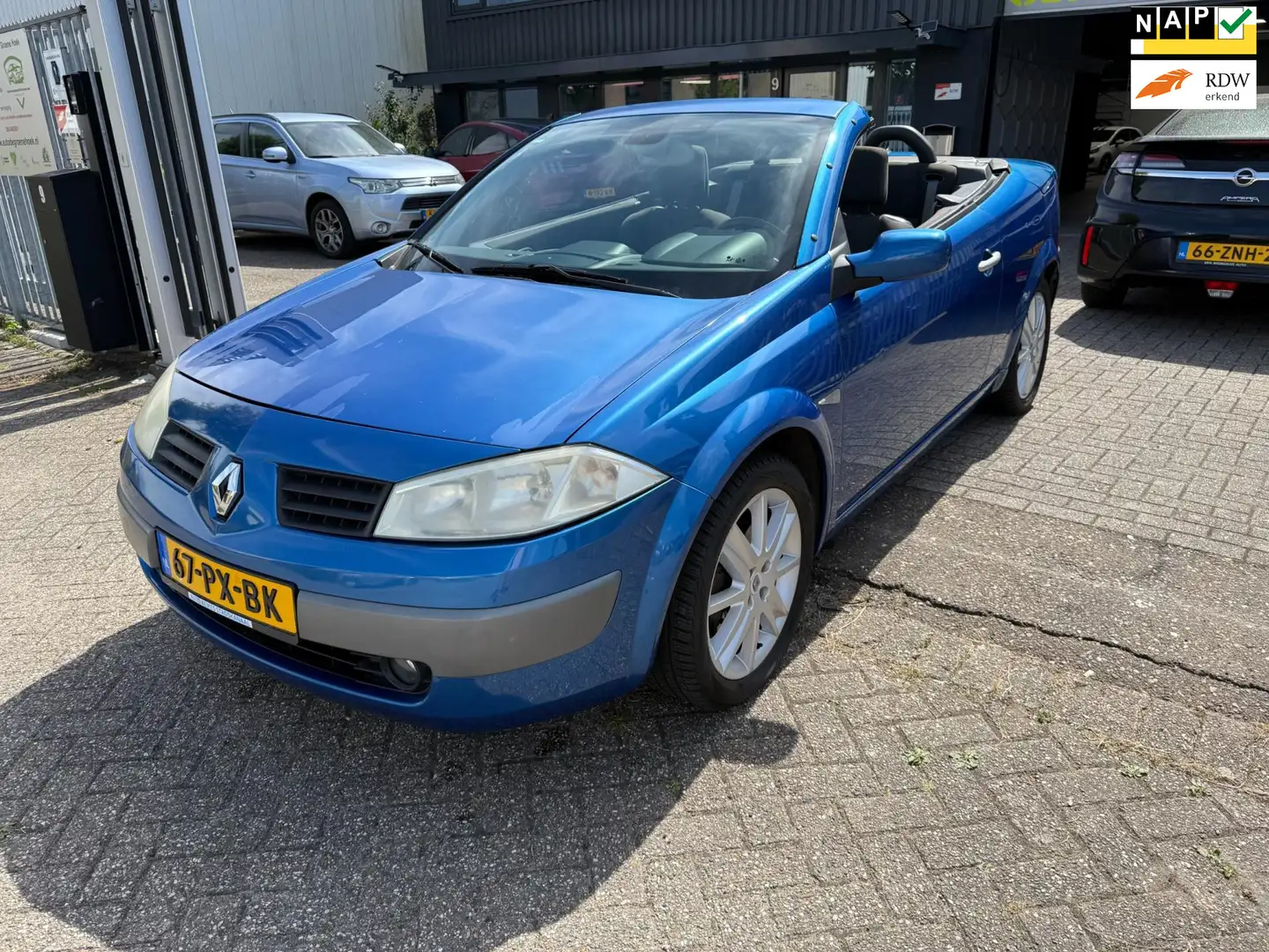 Renault Megane Coupé-Cabriolet 2.0-16V Privilège Luxe Bleu - 1