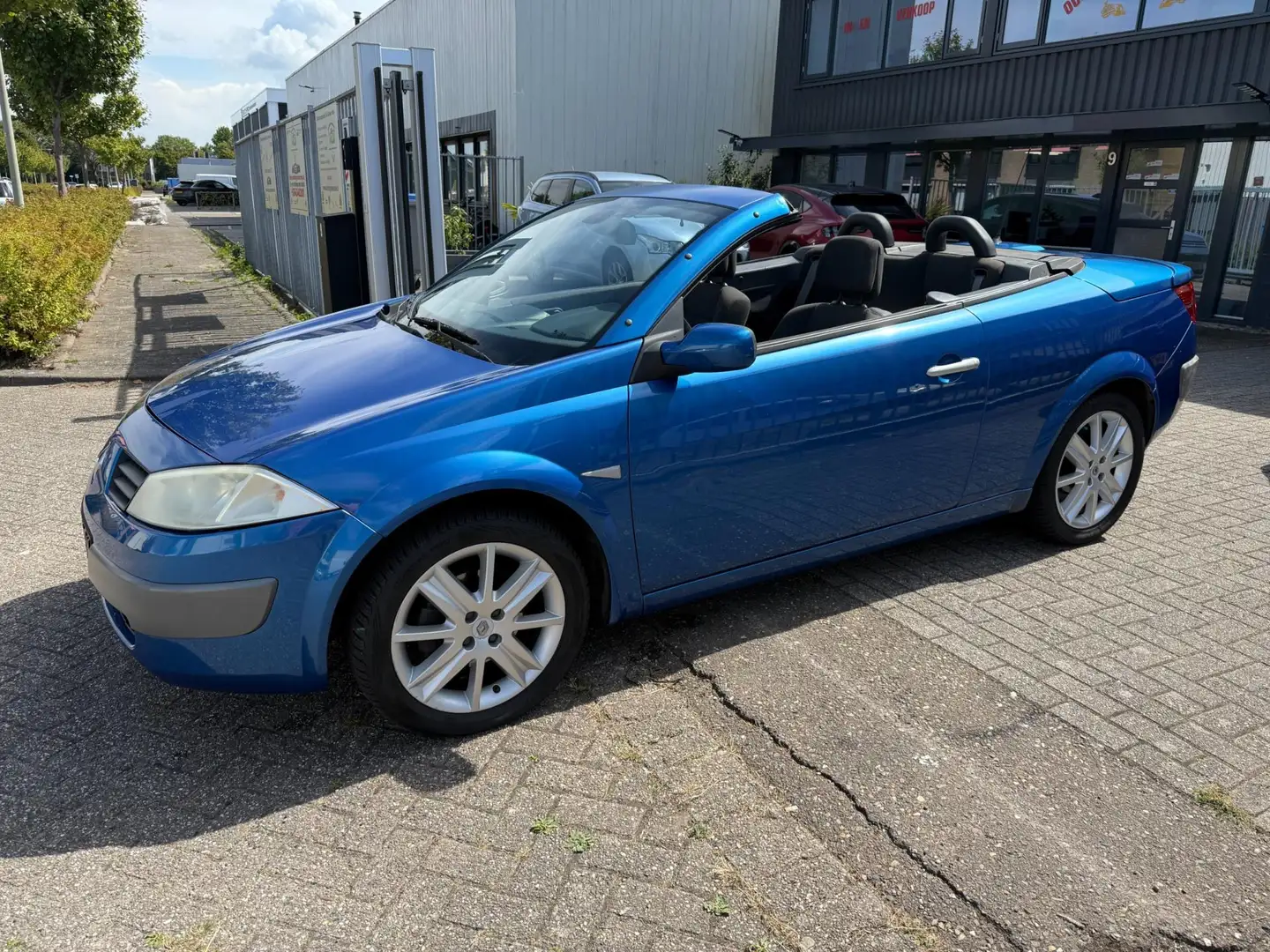 Renault Megane Coupé-Cabriolet 2.0-16V Privilège Luxe Bleu - 2