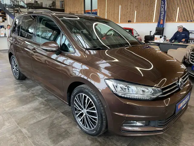 Volkswagen Touran view 4