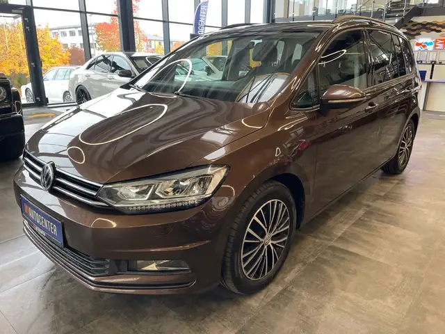 Volkswagen Touran view 2