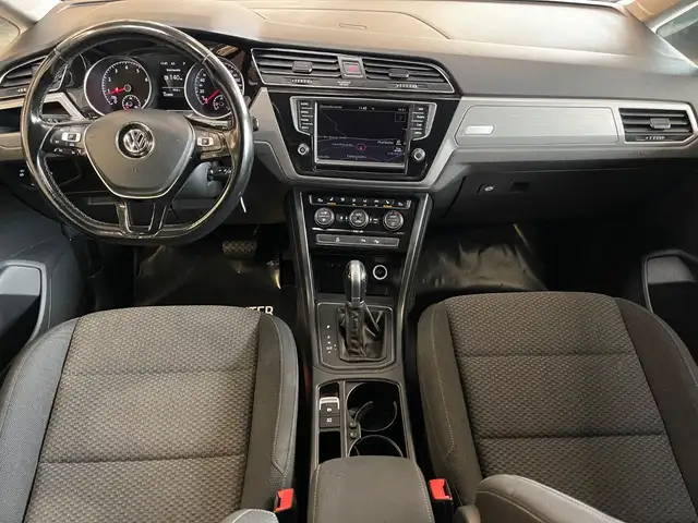 Volkswagen Touran view 10