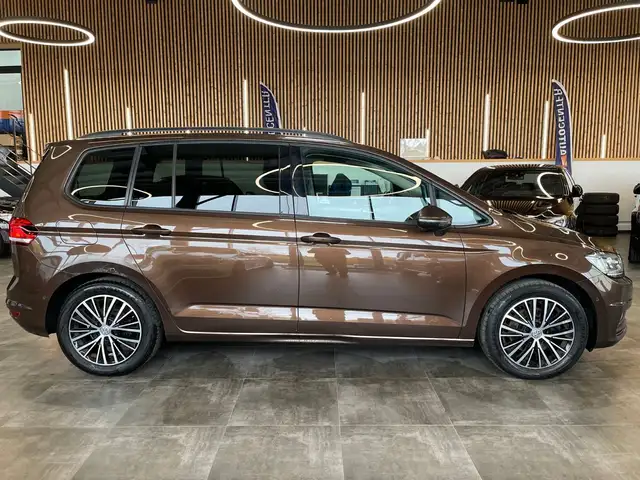 Volkswagen Touran view 16