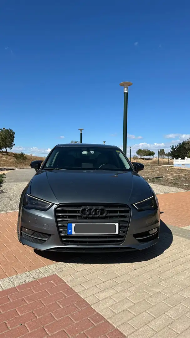 Audi A3 Sportback 1.6TDI Attraction S-Tronic 105 Gris - 2