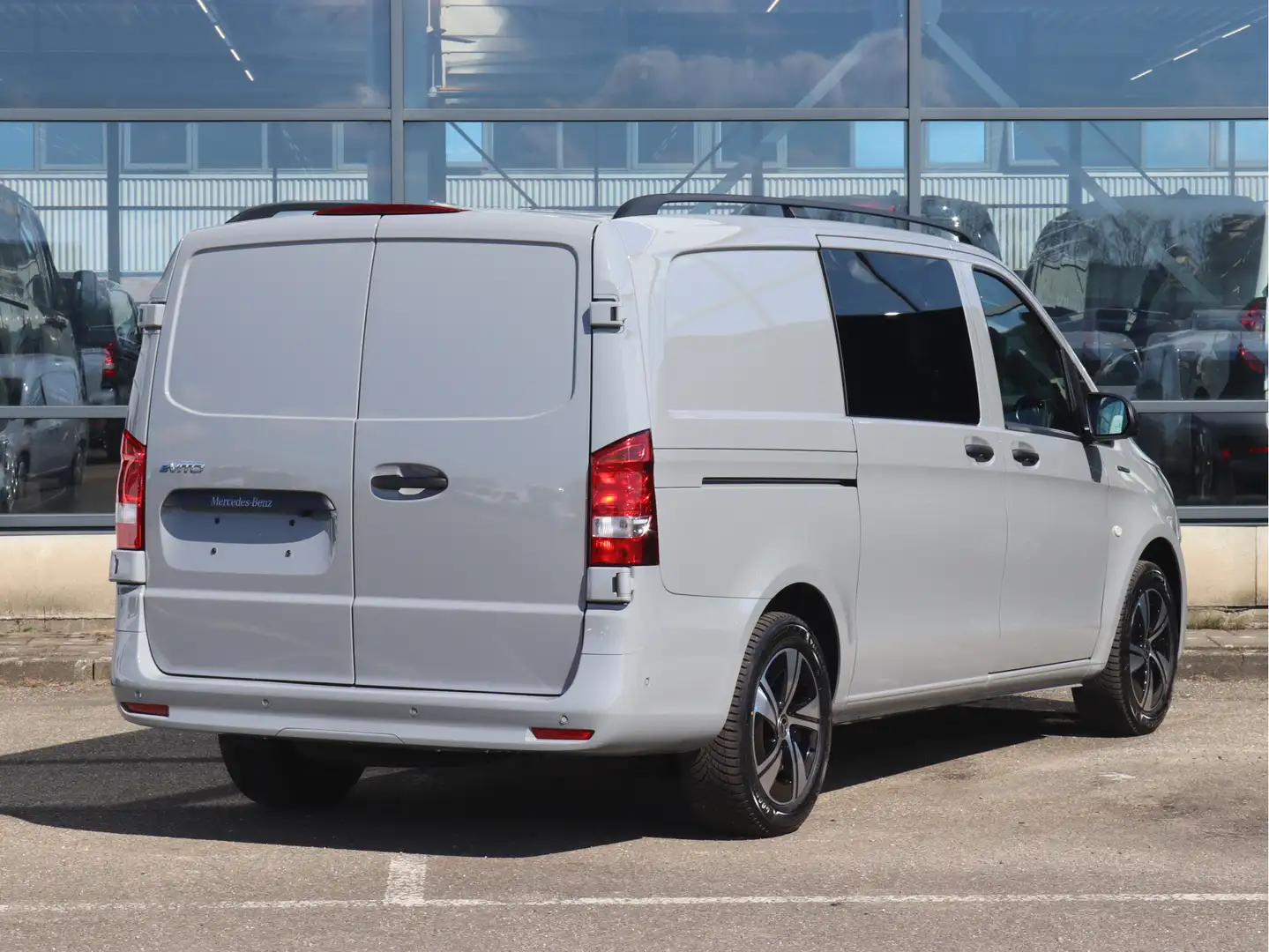 Mercedes-Benz Vito eVito Dubbel Cabine Lang 66 kWh Gris - 2