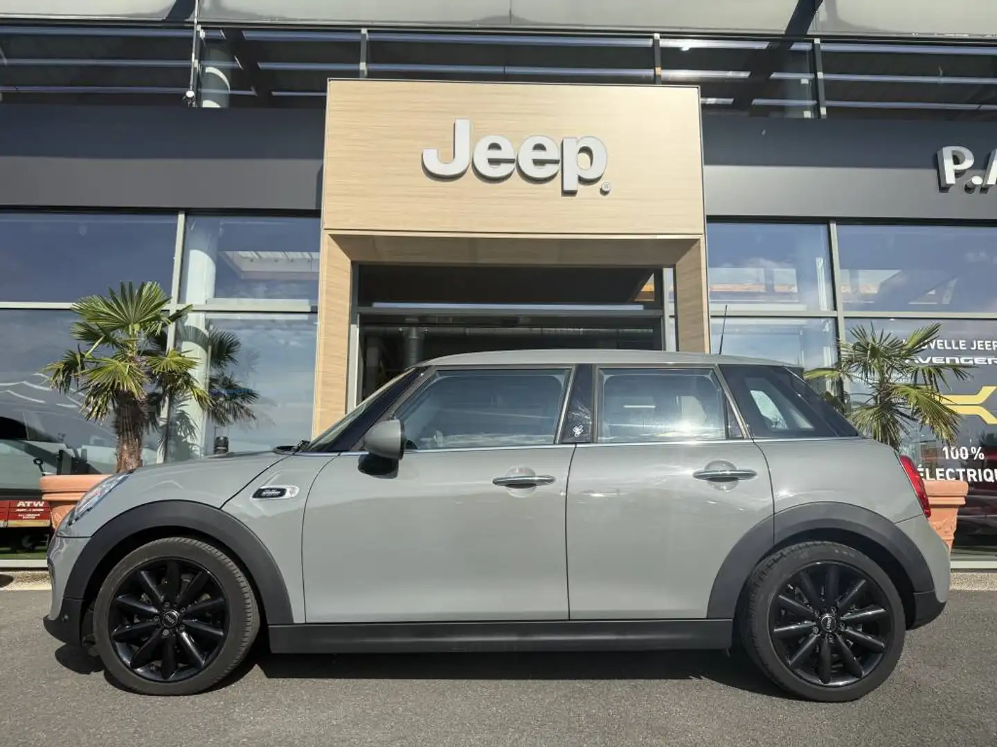 MINI One HATCH 5 PORTES F55 ONE 102 CH BVA6 EDITION BLACKFR Gris - 2