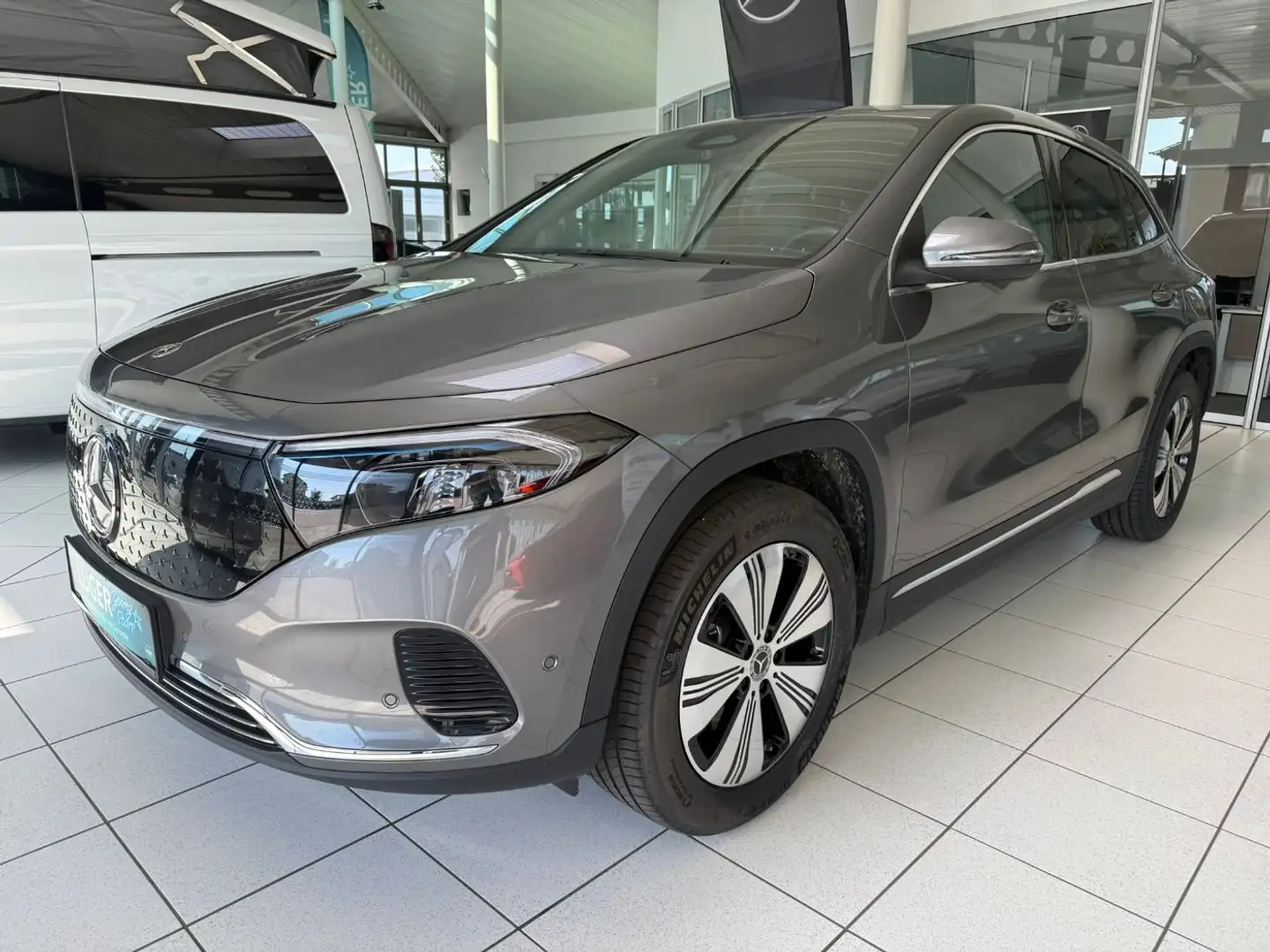 Mercedes-Benz EQA 250 + PTS Shz LED Ambi eHeck CarPlay RKam Grau - 1
