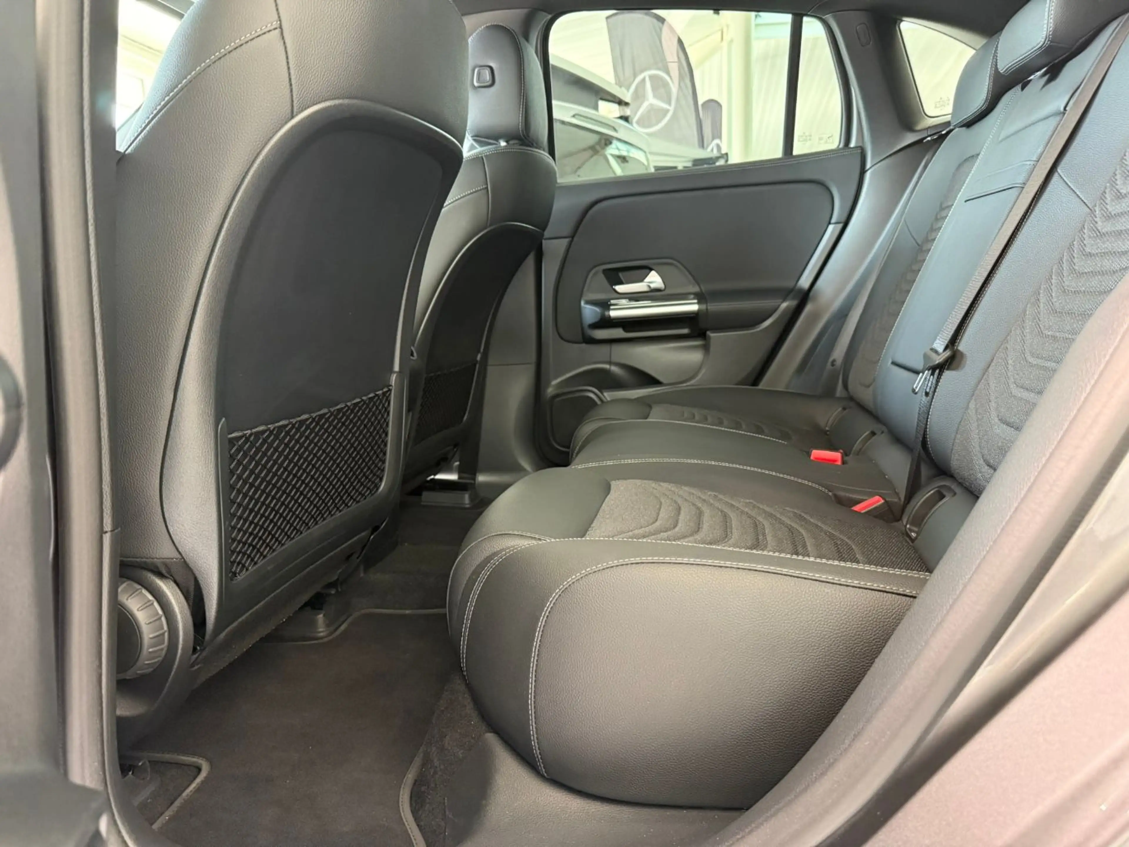 Mercedes-Benz EQA 250 + PTS Shz LED Ambi eHeck CarPlay RKam — photo 13