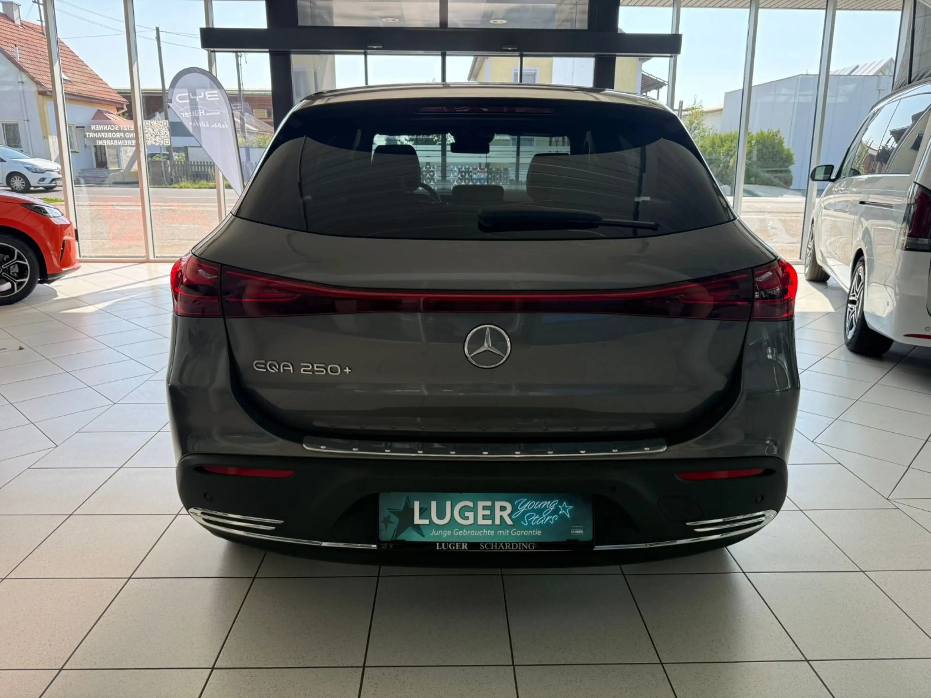 Mercedes-Benz EQA 250 + PTS Shz LED Ambi eHeck CarPlay RKam — photo 5
