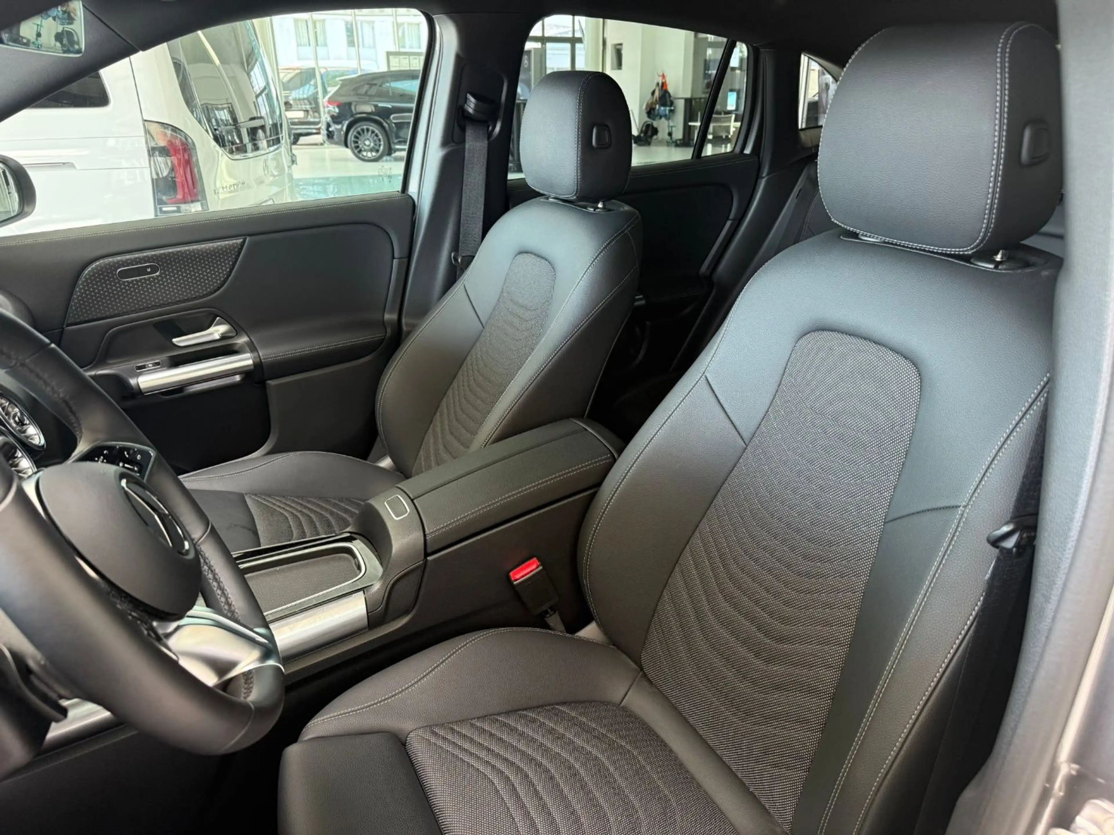Mercedes-Benz EQA 250 + PTS Shz LED Ambi eHeck CarPlay RKam — photo 10