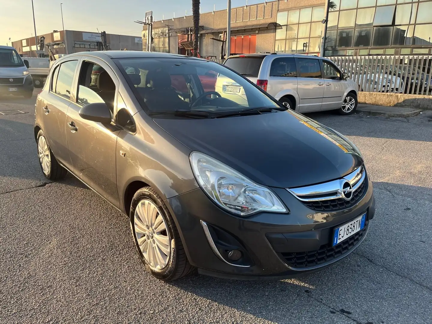 Opel Corsa Corsa 1.2 5 porte Club Grigio - 2