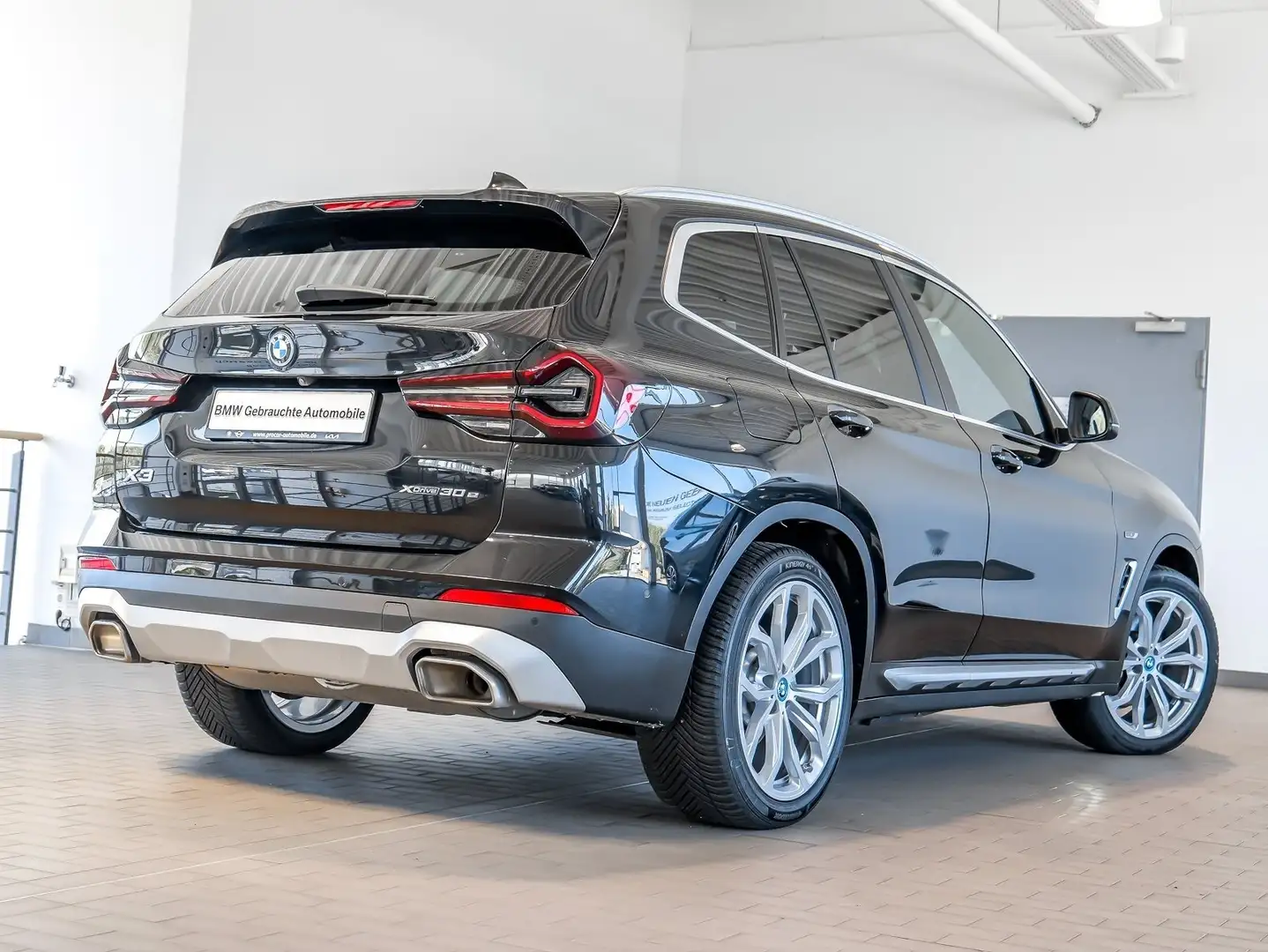 BMW X3 xDrive30e HeadUp Anhängk. Pano 20Zoll Laser Komfzg Nero - 2