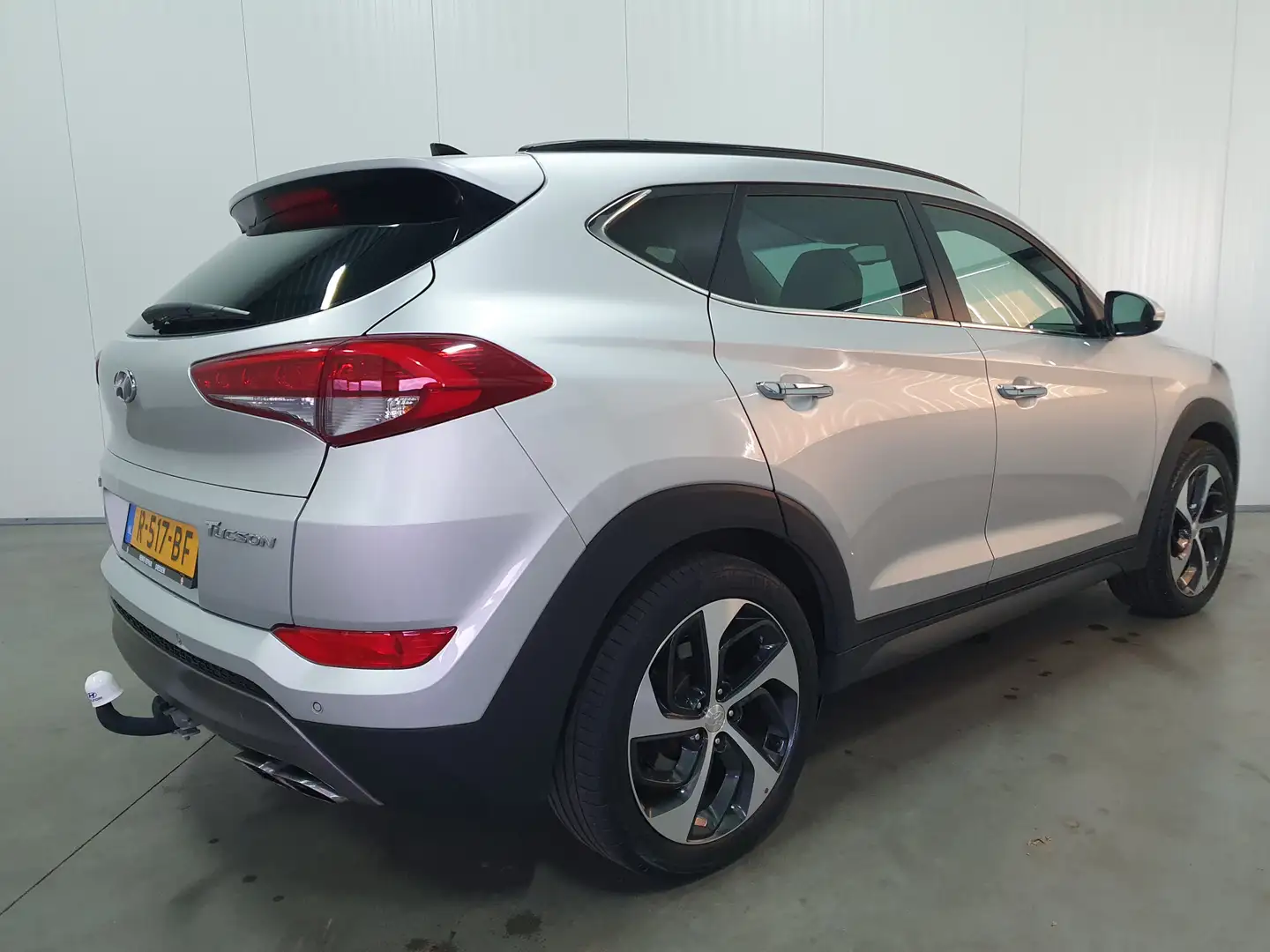 Hyundai TUCSON 1.6 T-GDi Comfort LEDER/PANO/NAVI/CRUISE/LMV Gris - 2