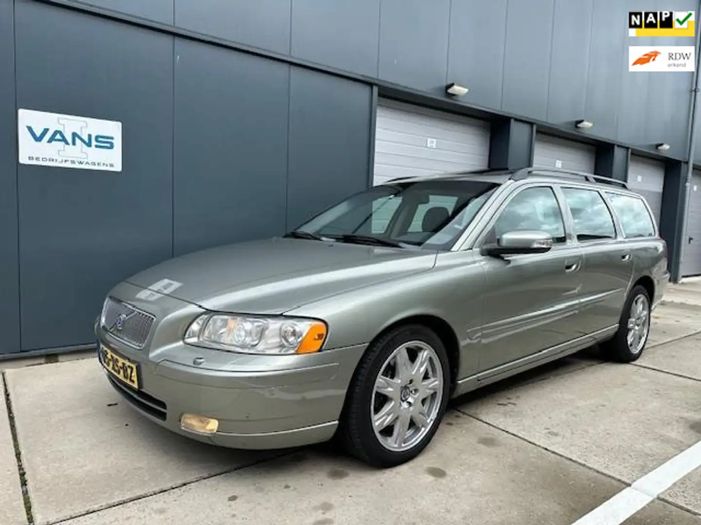 Volvo V70 2.5T Edition Sport Automaat Groen - 1