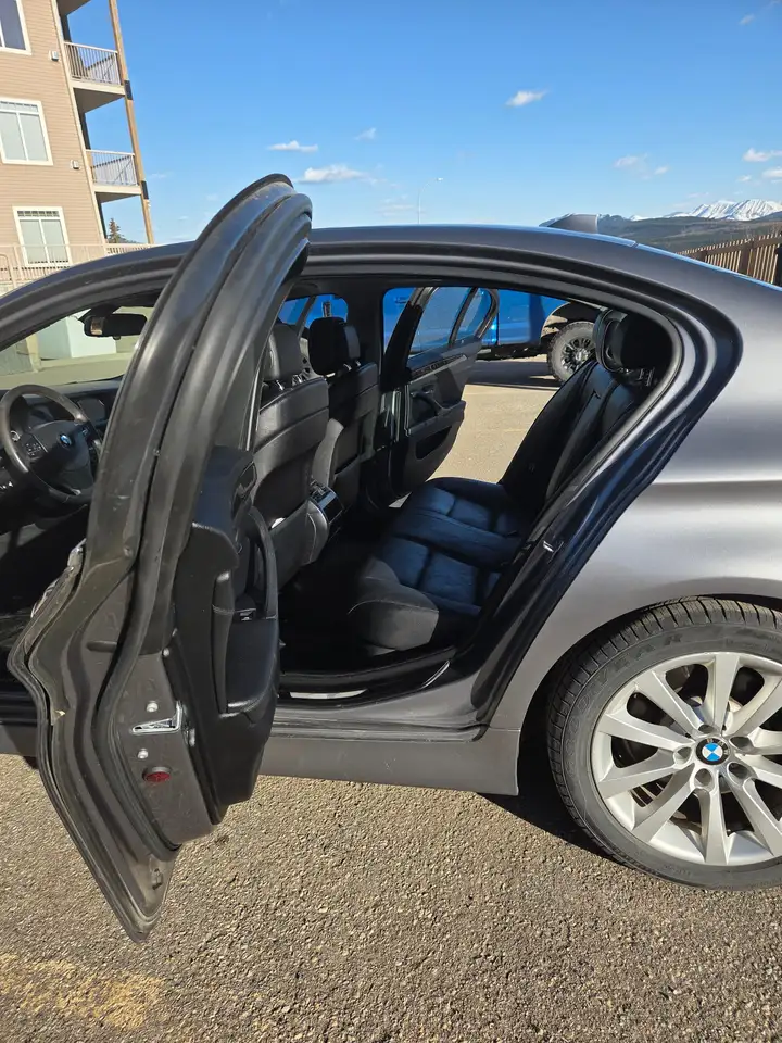 BMW 5 Series снимка BMW 5 Series
