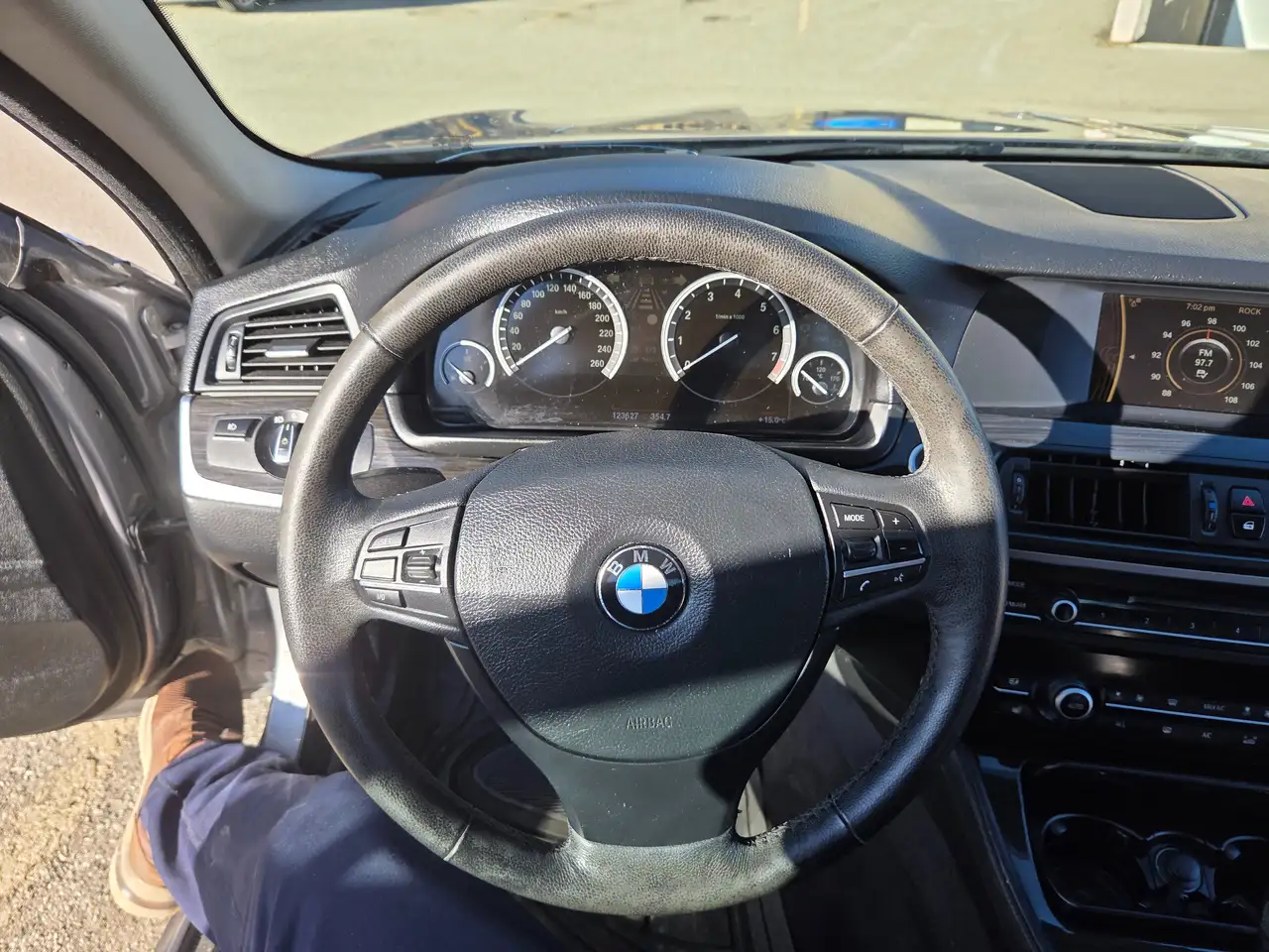 BMW 5 Series снимка BMW 5 Series