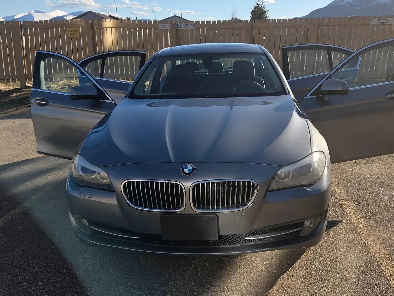 BMW 5 Series снимка BMW 5 Series