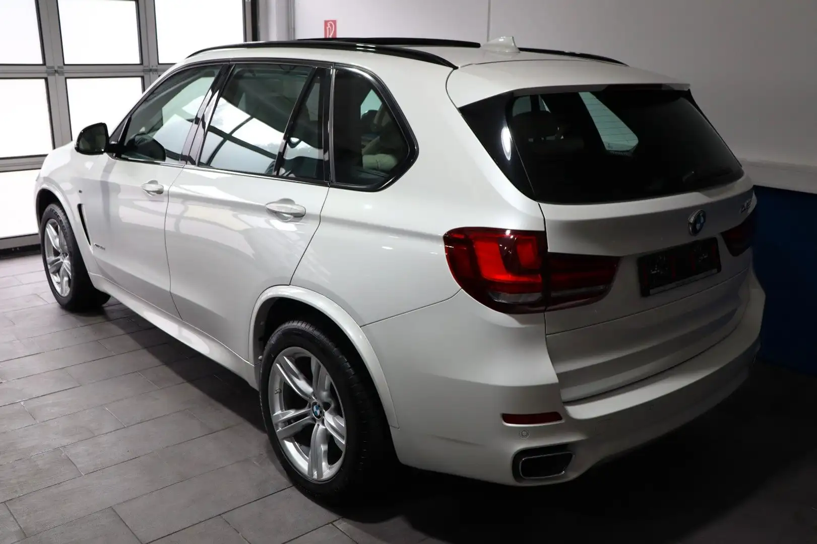BMW X5 xDrive 30 d 8G-SAut.+M-Sportpaket+HUD+PANO €6 Weiß - 2