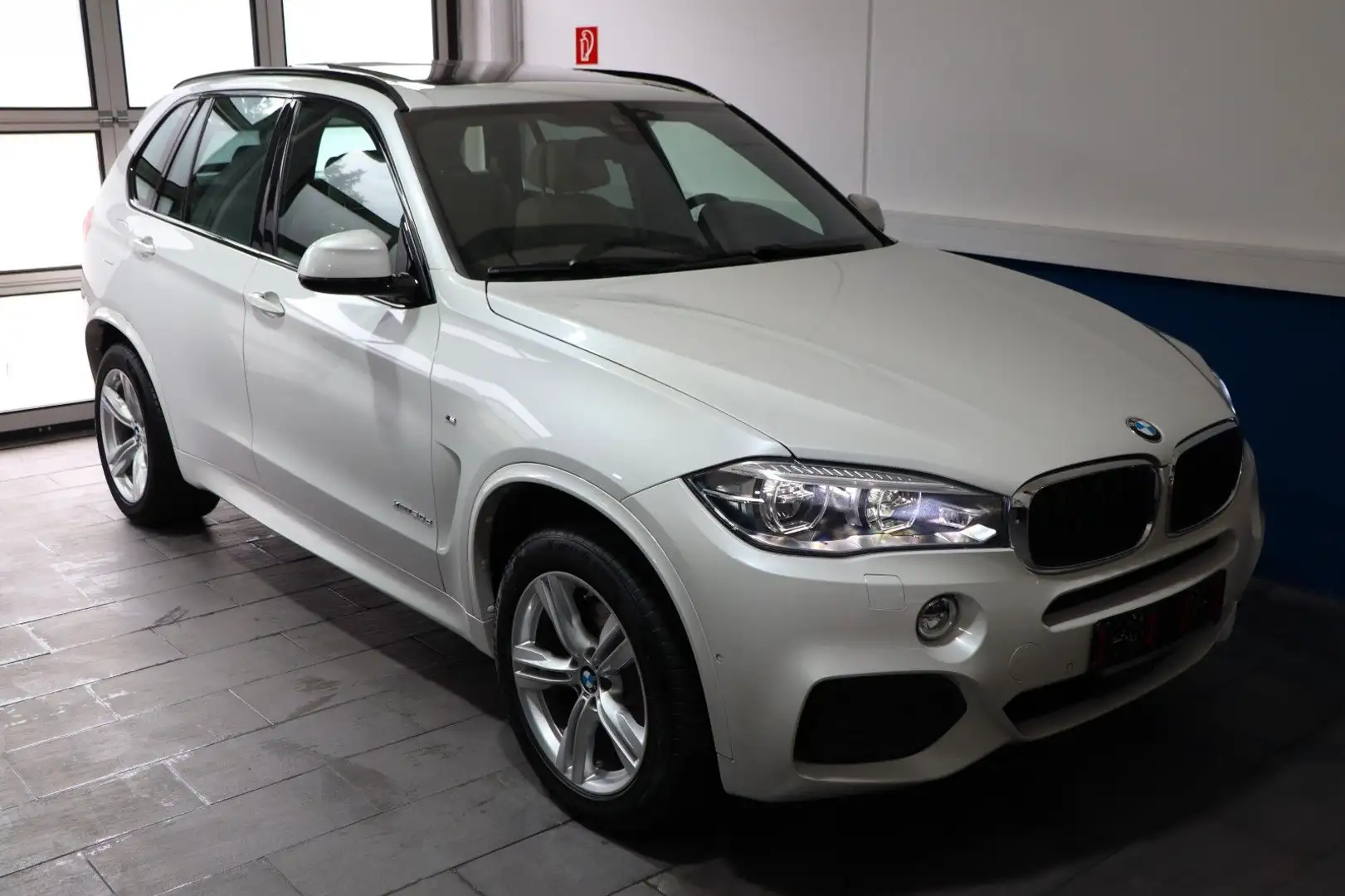 BMW X5 xDrive 30 d 8G-SAut.+M-Sportpaket+HUD+PANO €6 Weiß - 1