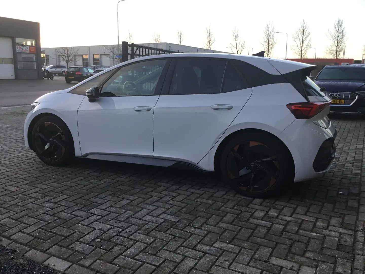 CUPRA Born Copper Edition One 62 kWh Blanc - 2