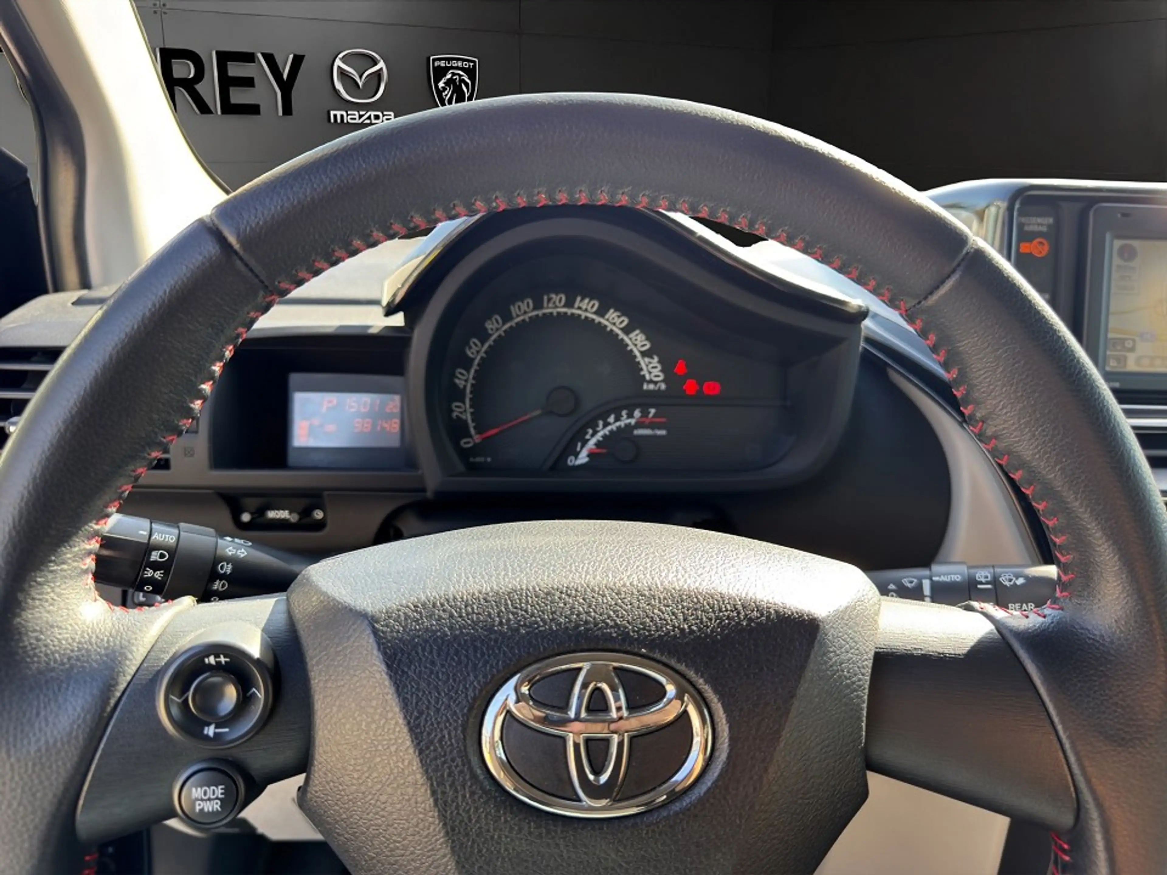 Toyota iQ 1.33 Automatik — photo 11