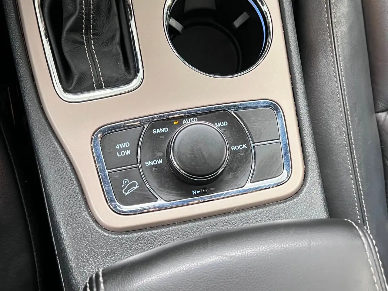 Jeep Grand Cherokee снимка Jeep Grand Cherokee